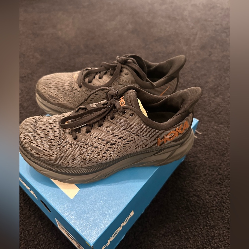 HOKA ARAHI 6 Sneaker. Used